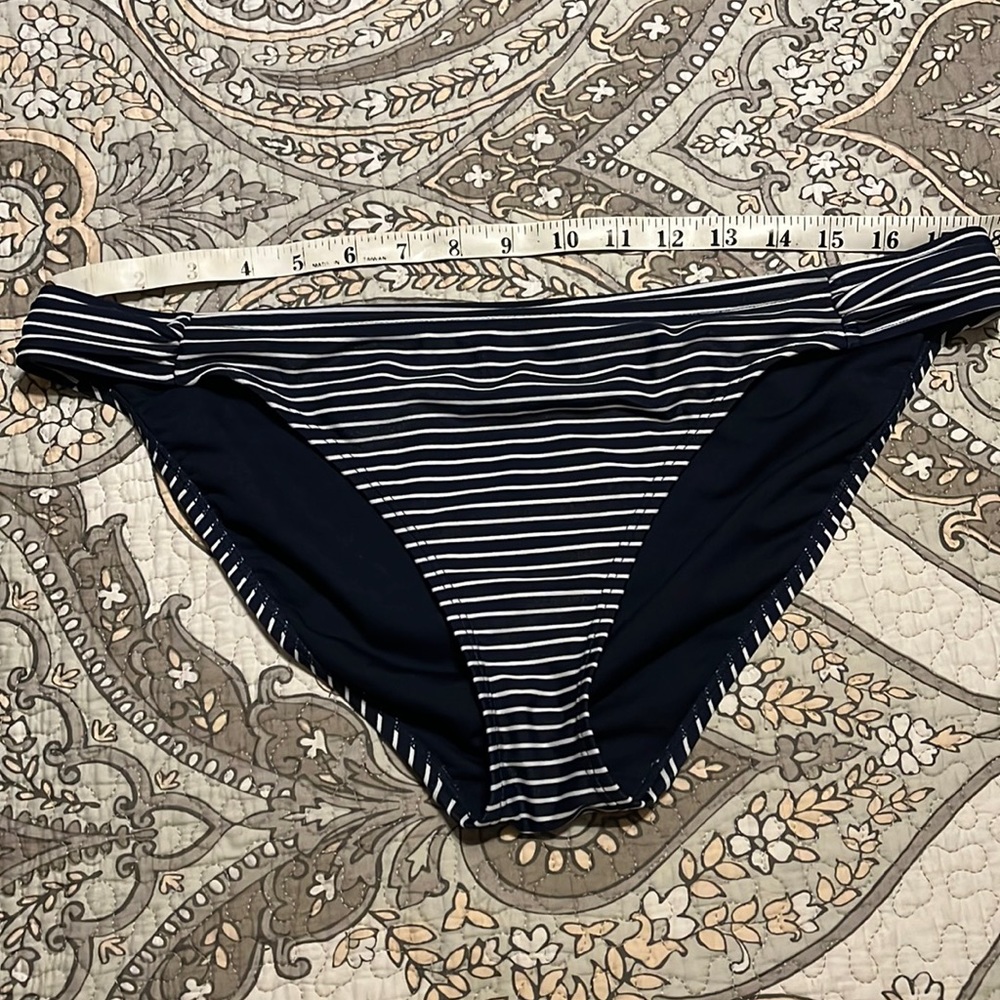 Gap bikini bottom. Very nice. Flattering fit